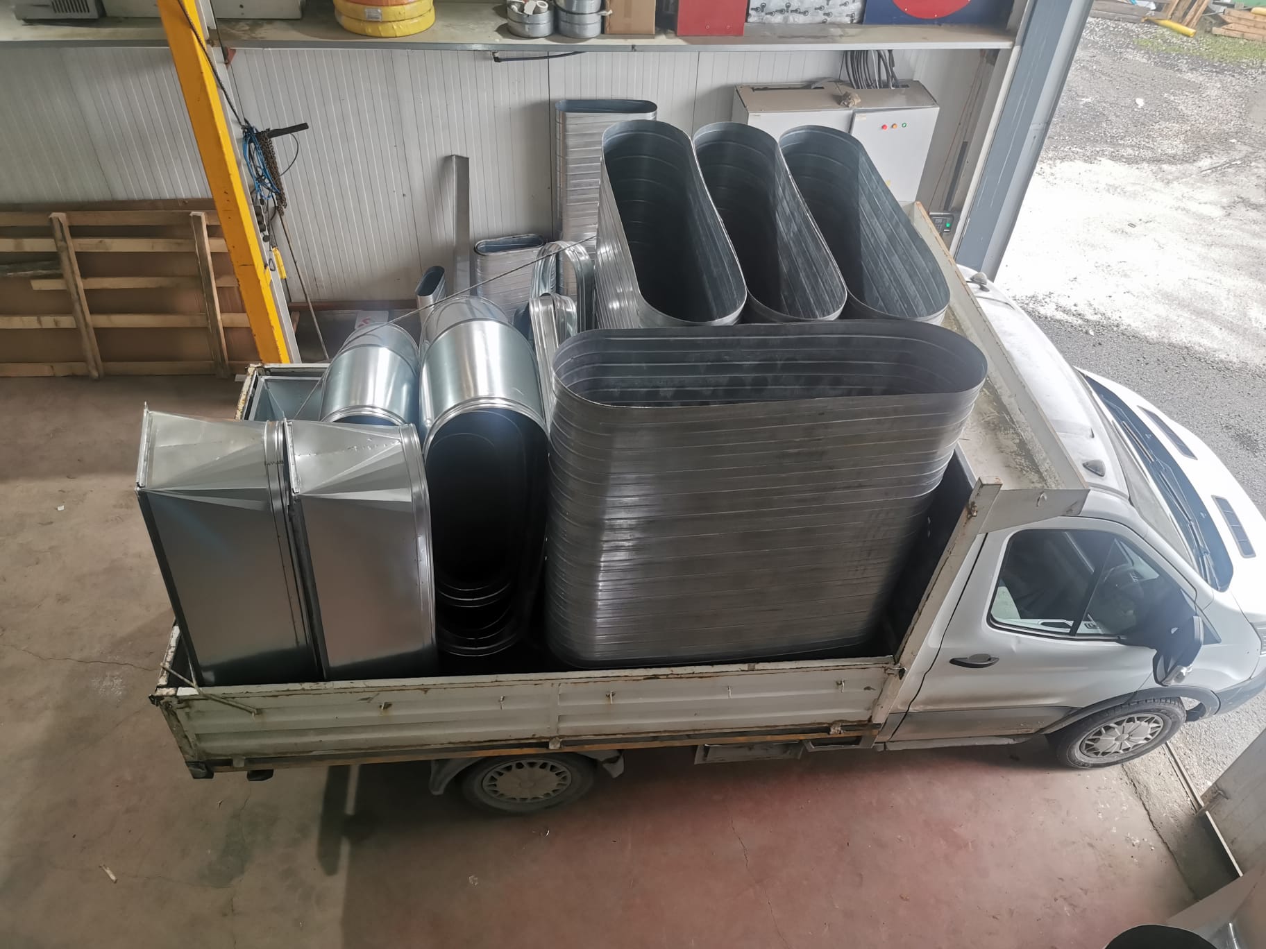 İstanbul Sanayi Bölgelerinde Oval Hava Kanalı: Hadımköy’den Tuzla’ya Endüstriyel Havalandırma Çözümleri